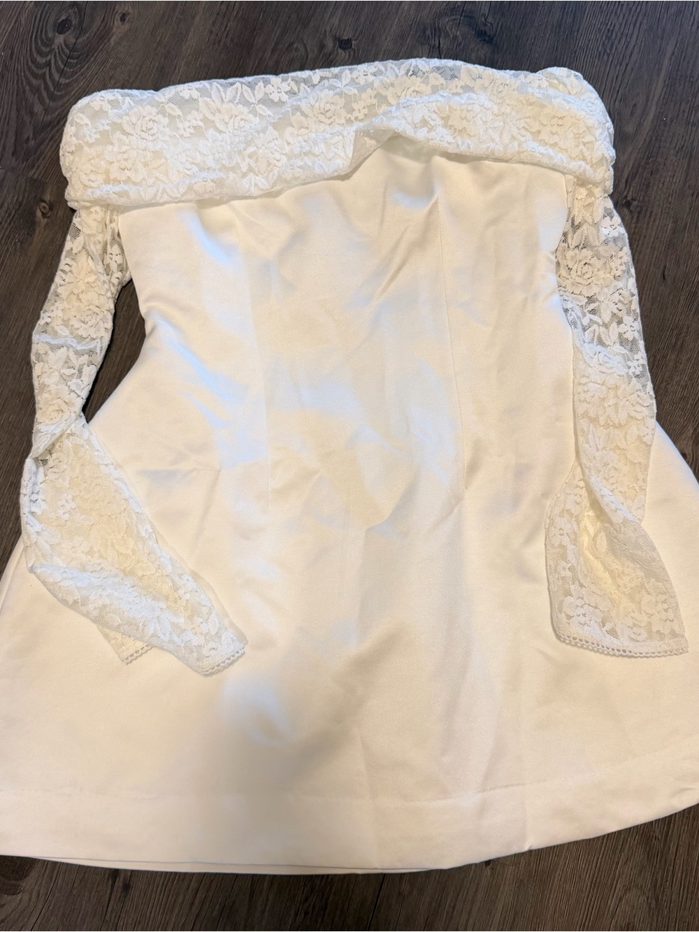 ✨NEVER WORN✨ Off-Shoulder White Lace Sleeve Mini Dress